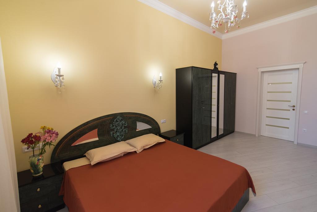 Vip Apartment In The Very Center Of Odessa With Sea View Exterior photo